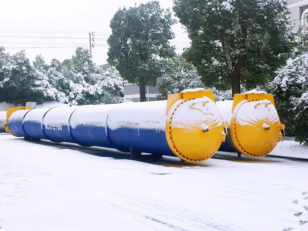 Pneumatic Industrial Autoclaves High Pressure For Wood / Brick / Rubber / Food , Φ1.65 m